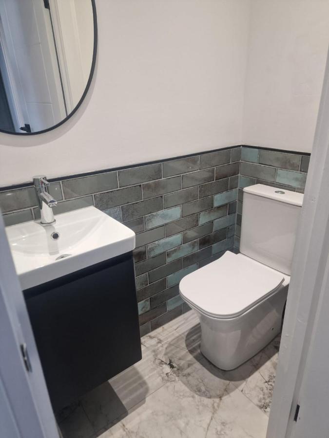 Collier'S Wood En-Suite Apartments London Exterior photo